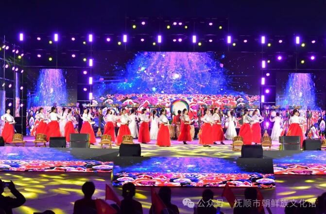 ���Ի���ʮ���أ�����ʢ�����¡�����ף�л����񹲺͹�����75����Ⱥ���Ļ���Ʒ��Ŀչ��������ʡ��ɫ����������߻������Ļ��Բ�����